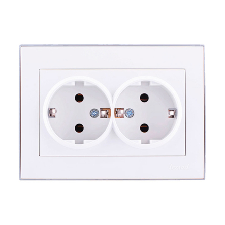 Розетка Lezard RAIN двойная с заземлением, белая, с боковой вставкой хром, 703-0225-127В - 1